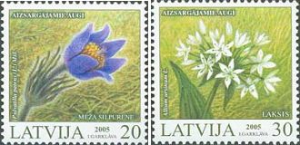 Latvia 2005 Nature Rare forest flowers Set of 2 stamps MNH
